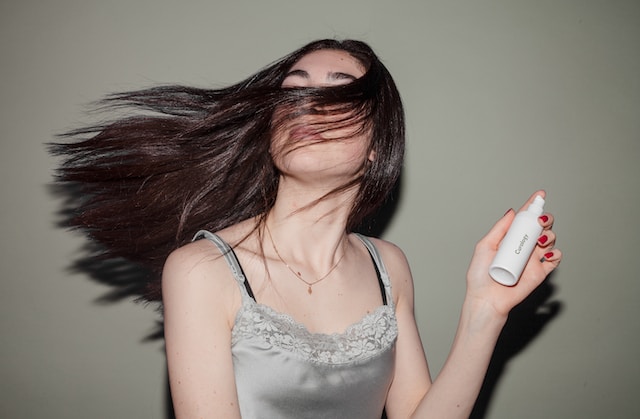 How to Make Dry Hair Glossy and Soft